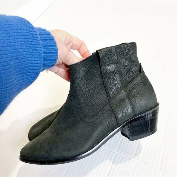 🌷SALE Vionic Roselyn Nubuck Leather Ankle Boots Size 6 Black Heeled - Picture 2 of 14